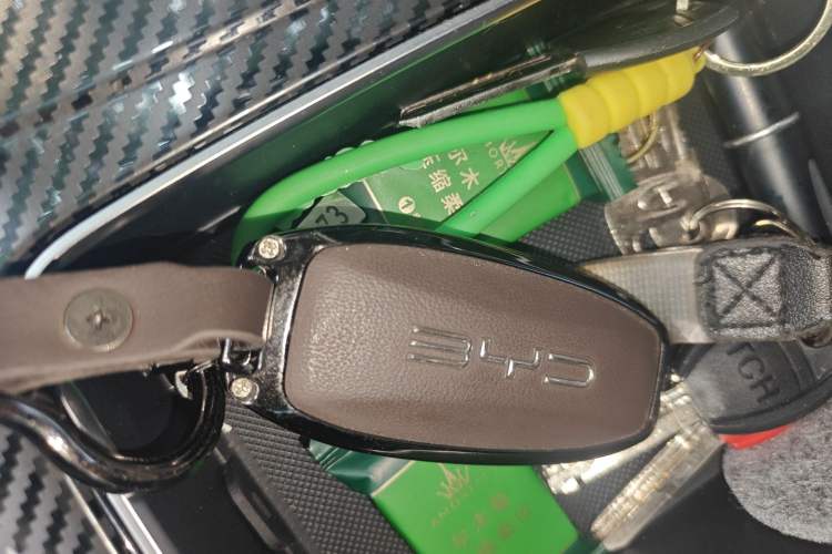 Used BYD Tang New Energy 2018 DM 2.0T All-Wheel Drive Smart Connectivity Luxury Model 7 Seats China V Emission Standard Vehicle Key