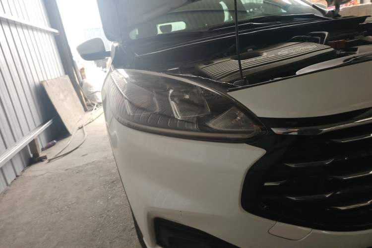 Used Ford Escape 2020 EcoBoost 245 Two-Wheel-Drive Comfort Edition Right Front Headlight