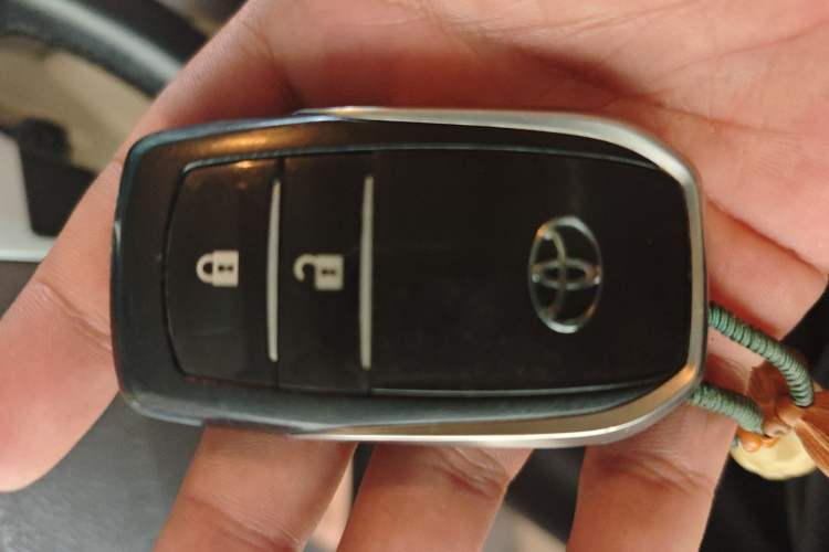 Used Toyota Land Cruiser 2012 4.0L Automatic VX Vehicle Key