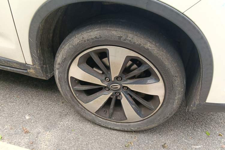 Used GAC Trumpchi GS4 2018 235T Automatic Two-Wheel Drive Luxury Smart Connectivity Millionth Anniversary Edition Right Front Wheel Hub