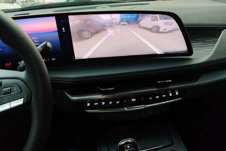 Used Cadillac XT4 2024 Facelift 28T Two-Wheel-Drive Luxury Version Audio And AC Panel