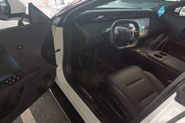 Used Avatr 06 2025 Max All-Electric Version