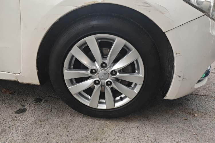 Used Kia K3 2013 1.6L Automatic GLS Right Front Wheel Hub
