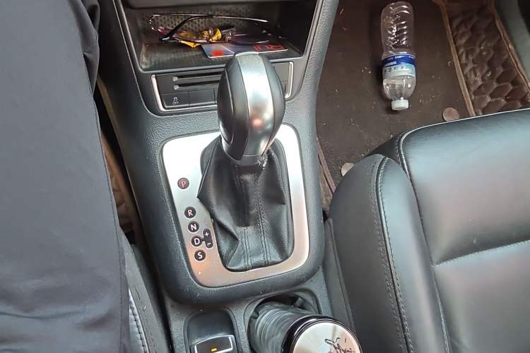 Used Volkswagen Tiguan 2015 1.8TSI Automatic Two-Wheel Drive Comfort Edition Gear Lever