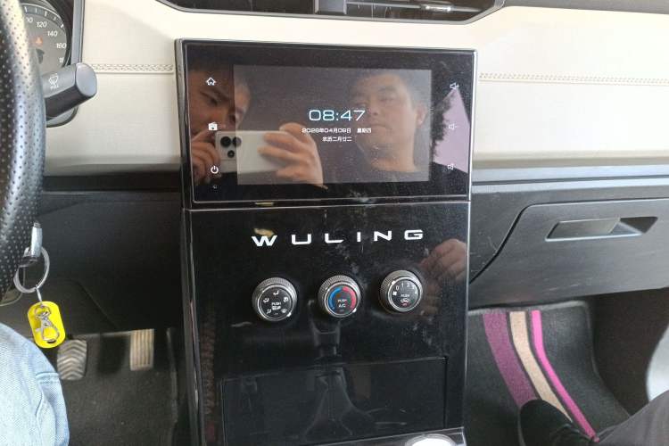 Used Wuling Hongguang PLUS 2019 1.5T Manual Luxury 7-Seater Audio And AC Panel