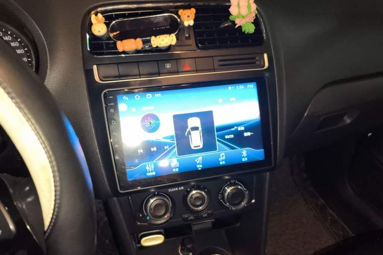 Used Volkswagen Polo 2016 1.6L Automatic Comfort Model Audio And AC Panel