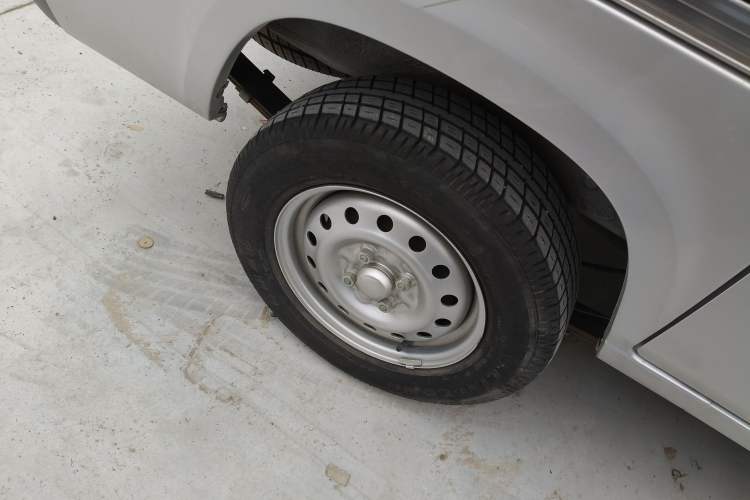 Used Wuling Zhiguang 2015 1.2L Practical LS-I Model Exterior 5