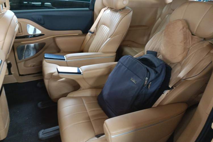 Used VOYAH Dream 2025 EV Four-Wheel Drive Flagship Kunpeng Edition Left Rear Seat