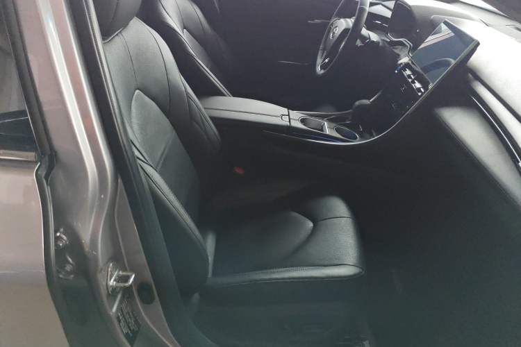 Used Toyota Avalon 2022 2.5L Touring Premium Edition Right Front Seat