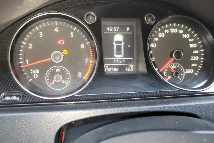 Used Volkswagen Magotan 2012 Revised 1.8TSI Luxury Version Odometer Close Up