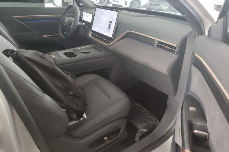 Used Dongfeng eπ eπ008 2024 210Max Range-Extended Version 6 Seats