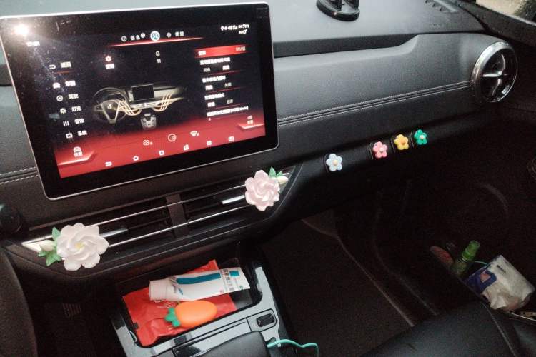 Used BYD Yuan New Energy 2019 EV360 Smart Connect Luxurious Model Audio And AC Panel