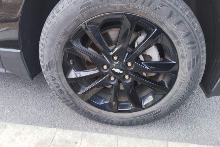Used Chevrolet Equinox 2018 RS 550T Automatic All-Wheel-Drive Boundary Edition Right Front Wheel Hub