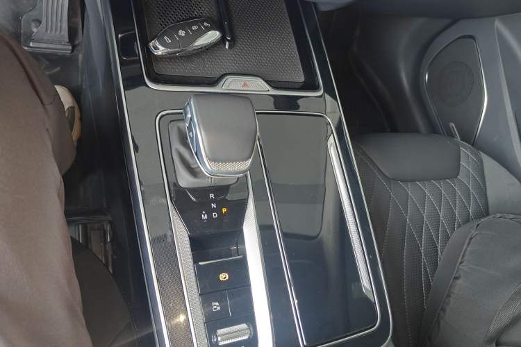 Used Hongqi HS5 2023 2.0T Qixiang Pro Edition Gear Lever