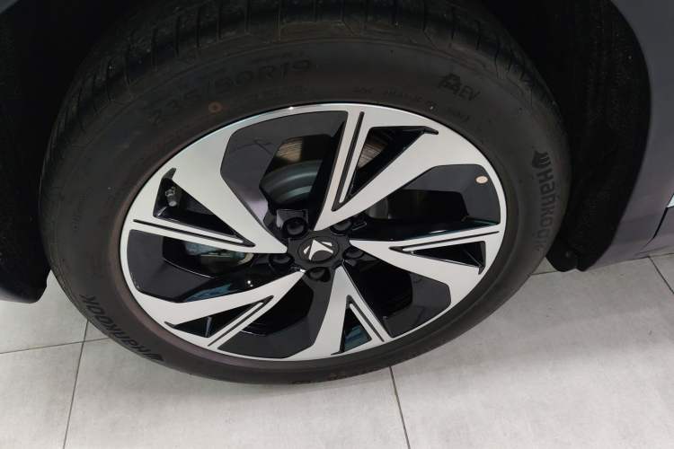 Used ARCFOX Alpha T5 2024 520 MAX Right Rear Wheel Hub