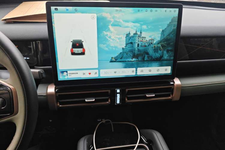 Used iCAR 03 2024 401km Two-Wheel Drive Standard Advanced Version Audio And AC Panel