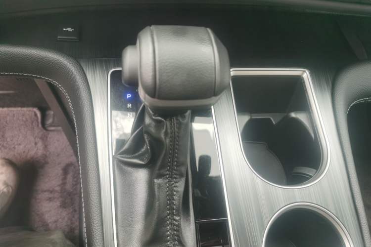 Used Toyota SIENNA 2023 2.5L Hybrid Deluxe Edition Gear Lever