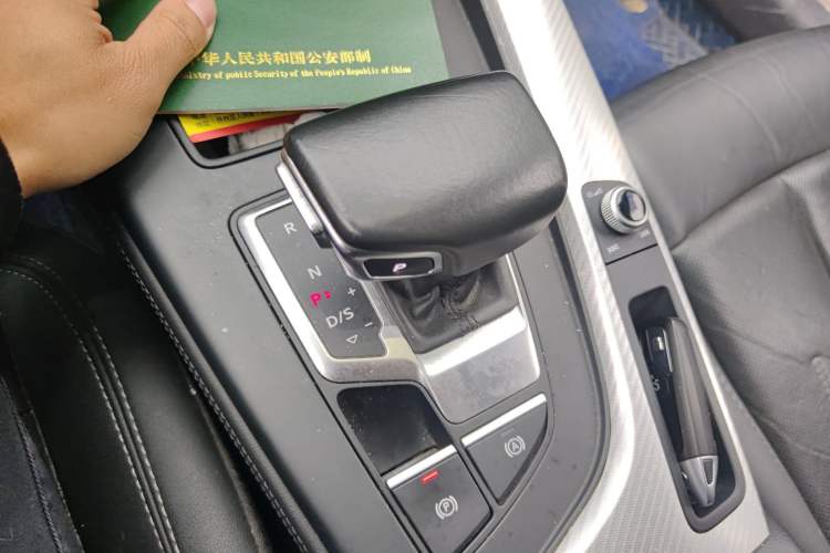 Used Audi A4L 2020 40 TFSI Fashionable and Elegant Model
