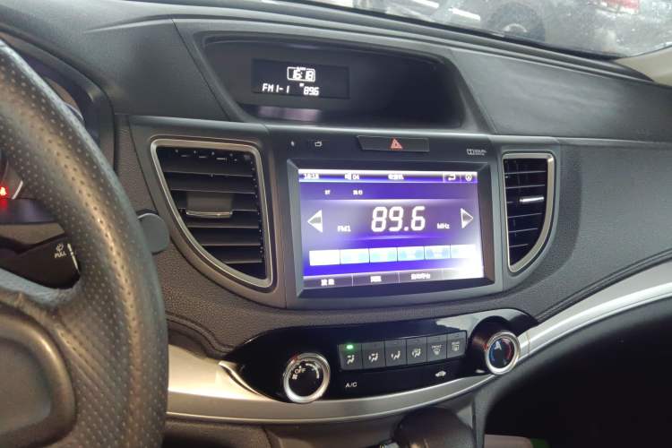 Used Honda CR-V 2016 2.0L two-wheel drive Urban Edition Audio And AC Panel