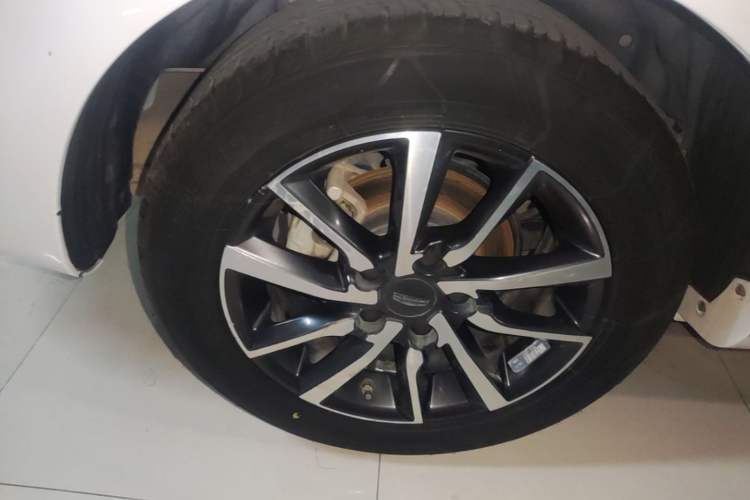 Used Geely Auto Emgrand 2019 Leading Edition 1.5L CVT Upward-Connected Model China VI Standard Right Rear Wheel Hub