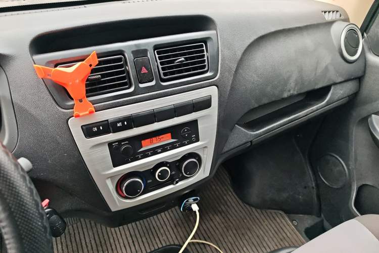 Used CHANGAN KAICHENG Ruixing M60 2020 1.5L Base Version China VI Standard 2-Seater Van with DAM15KR Engine Audio And AC Panel