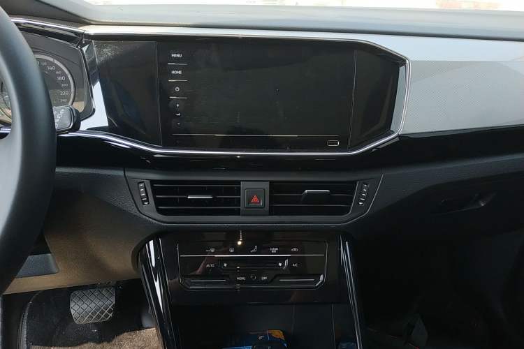 Used Volkswagen Tayron 2020 280TSI Two-Wheel Drive Luxury Connect Edition Audio And AC Panel