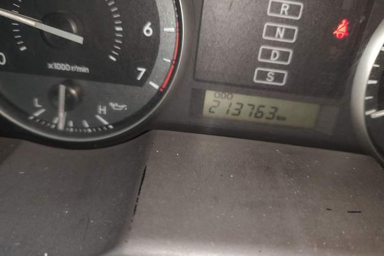 Used Toyota Land Cruiser 2012 4.0L Automatic VX Odometer Close Up