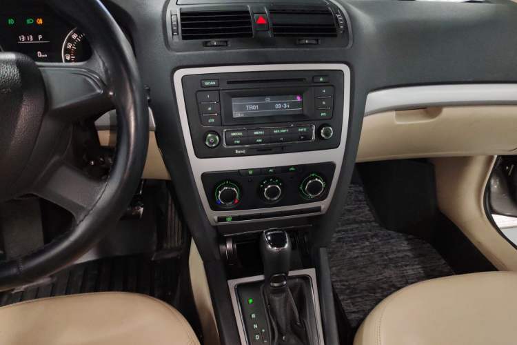 Used Skoda Octavia 2015 Classic Model 1.6L Automatic Elegance Edition
