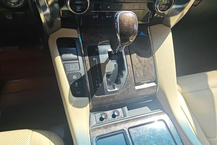 Used Toyota Alphard 2021 Dual-Motor 2.5L Premium Edition Gear Lever
