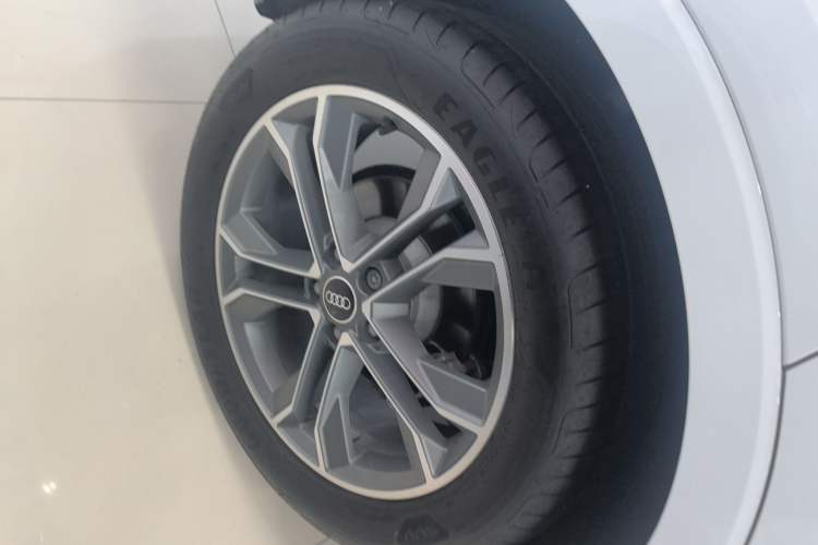 Used Audi Q3 2023 Updated 40 TFSI Fashionable and Dynamic Version