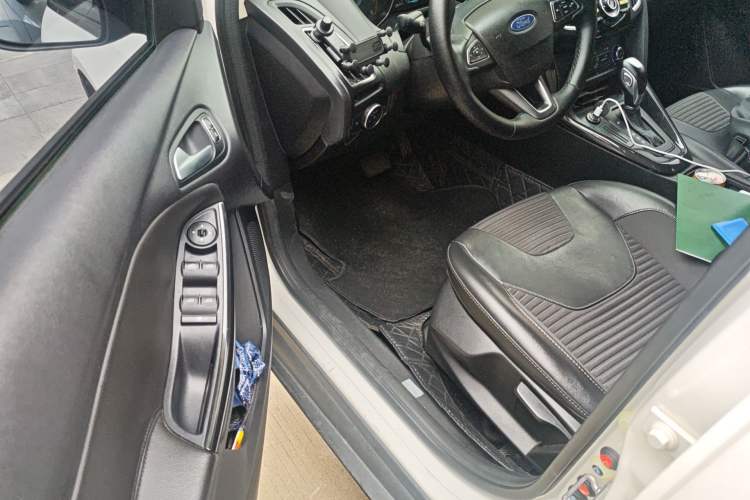 Used Ford Focus 2017 Sedan 1.6L Automatic Fashion Edition Smart Drive Version Driver Seat