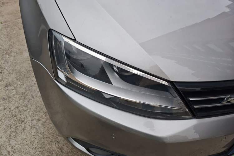 Used Volkswagen Sagitar 2014 Revised Version 1.4TSI Automatic Luxury Edition Right Front Headlight