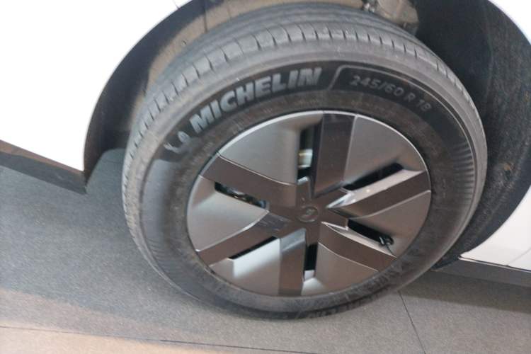 Used Li Auto MEGA 2025 Ultra Smart Refreshed Edition