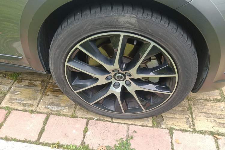 Used Volvo V90 2020 Cross Country T5 AWD Prestige Edition Right Front Wheel Hub