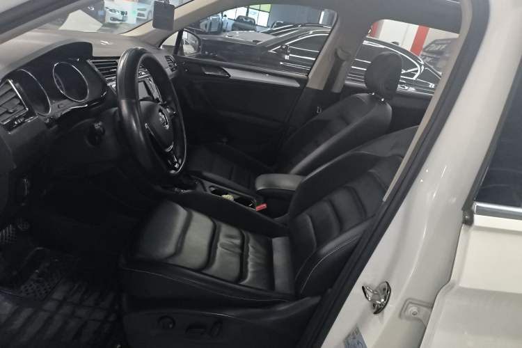 Used Volkswagen Tiguan L 2017 330TSI Automatic Two-Wheel Drive Luxury Edition