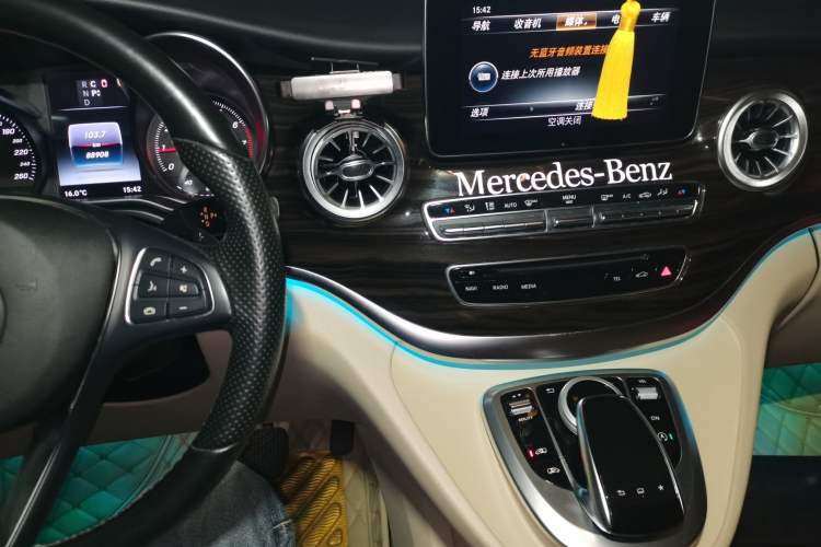 Used Mercedes-Benz V-Class 2016 V 260 Avantgarde Edition
