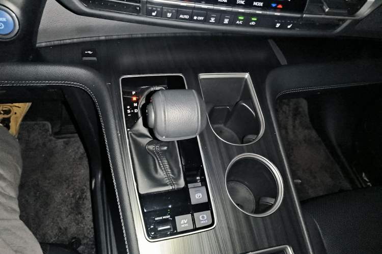 Used Toyota SIENNA 2023 2.5L Hybrid Deluxe Edition