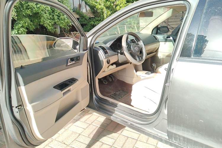 Used Volkswagen Polo 2011 Jingqu 1.6L Manual - Real Cool Edition