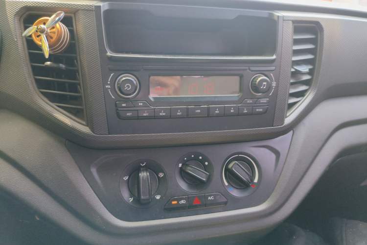 Used Wuling Hongguang V 2019 1.5L Base Version China VI LAR Audio And AC Panel