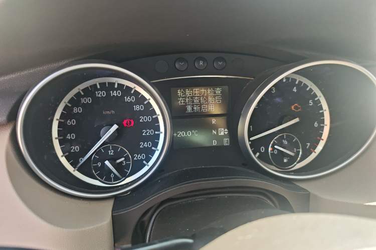 Used Mercedes-Benz R-Class 2014 R 400 4MATIC Business Model Instrument Cluster