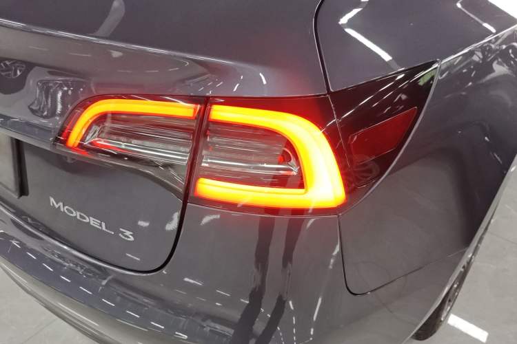 Used Tesla Model 3 2019 Standard Range Rear-Drive Upgraded Version Right Rear Taillight