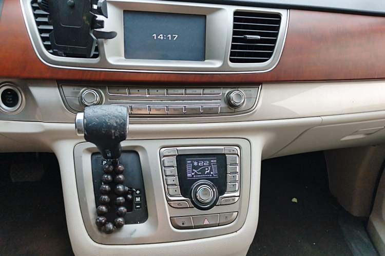 Used SAIC MAXUS G10 2016 2.0T Automatic Fashion Edition Audio And AC Panel