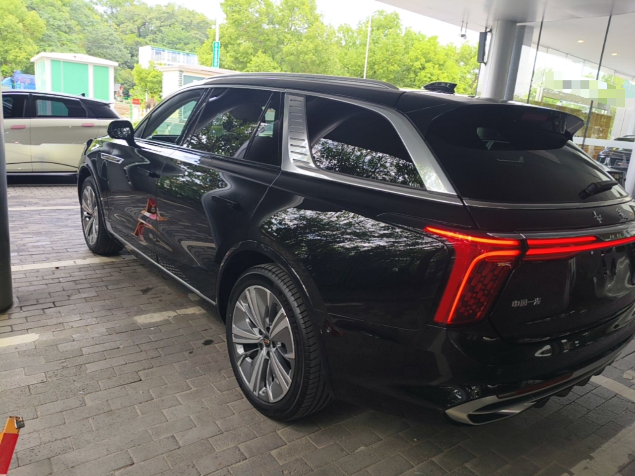 Hongqi E-HS9 2022 690 km Range Flagship Edition Six Seats — снимка 13