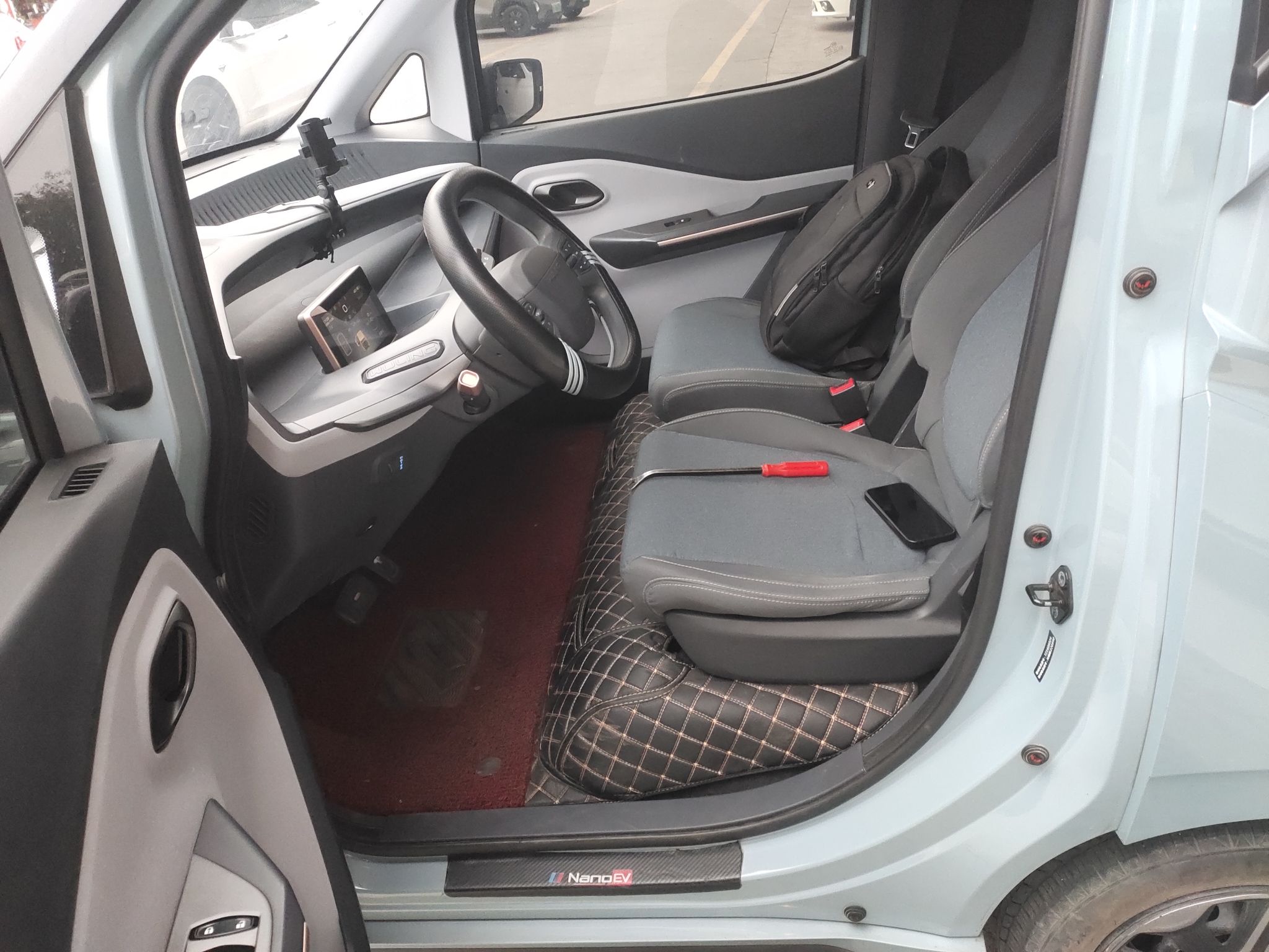 Переднее сиденье в автомобиле