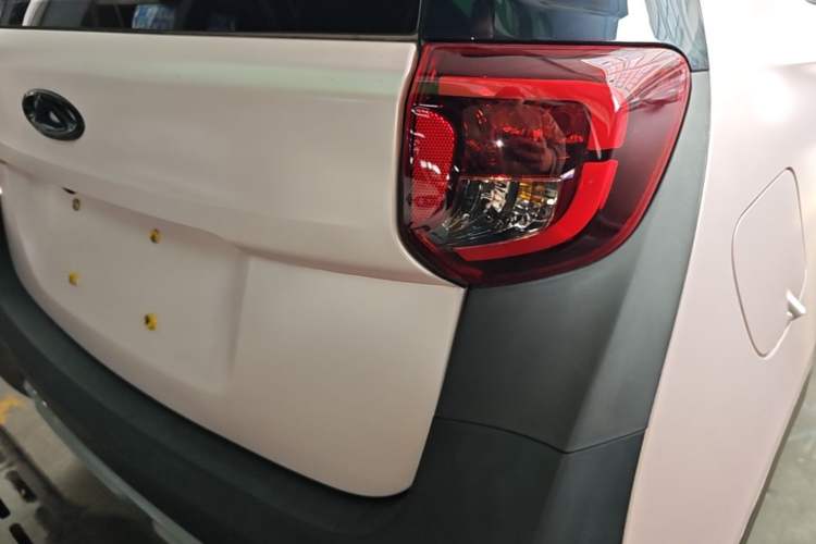 Used Chery QQ Little Ant 2022 Revised Version Sweet Pink Edition Half-Sugar Version Lithium Iron Phosphate 30.7 kWh 30 kW 301 km Exterior 3