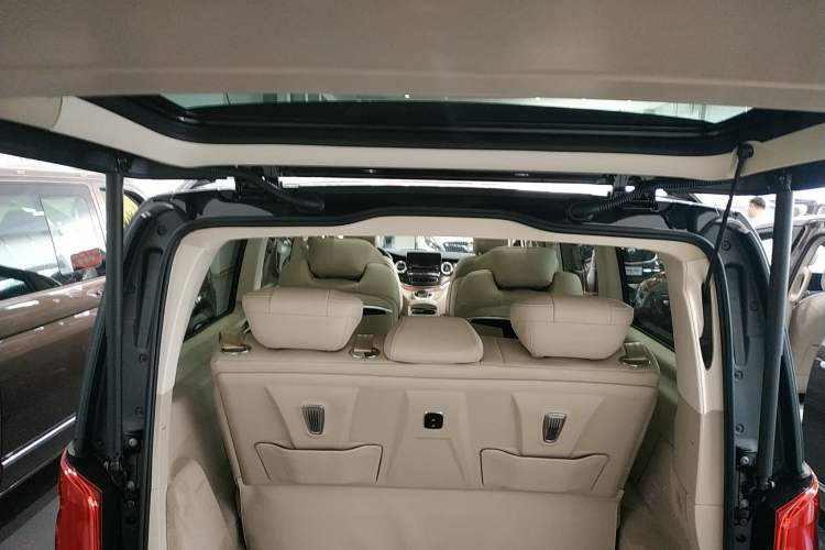 Used Mercedes-Benz V-Class 2022 V 260 Avantgarde Edition