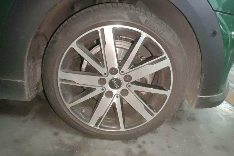 Used MINI 2023 1.5T COOPER Artist Five-Door Edition Right Front Wheel Hub