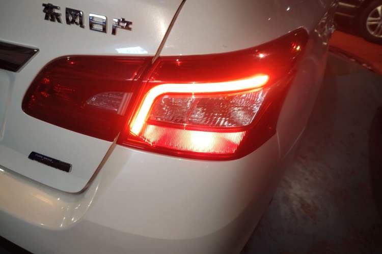 Used Nissan Sylphy 2019 1.6XV CVT Smart Connect Luxury Edition China VI Standard Right Rear Taillight