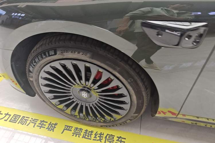 Used Hima S9T 2025 Model Range-Extended Max Long-Range Version Left Front Wheel Hub