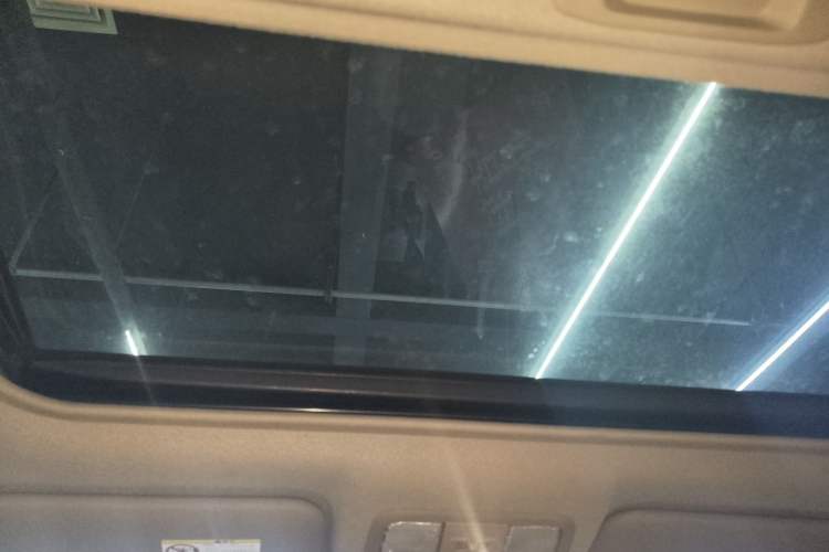 Used Toyota RAV4 2012 Luxurious 2.4L Automatic 4x4 with Stylish Features Headliner